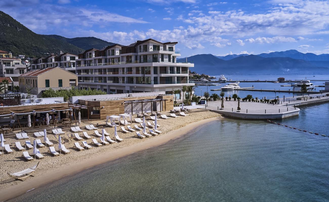 Photo de Portonovi Beach Club avec sable beige de surface