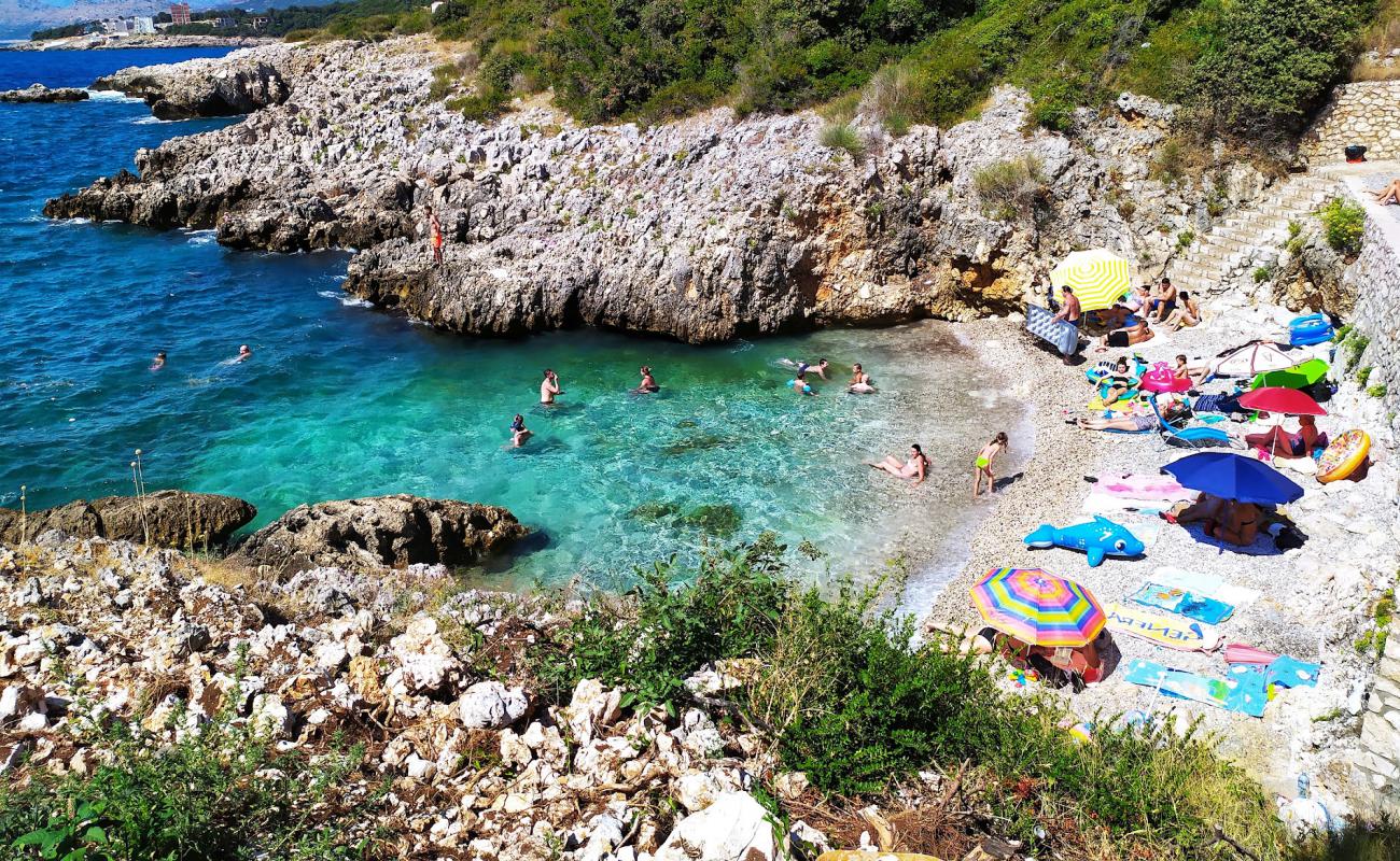 Photo de Utjeha Small Beach avec galets gris de surface