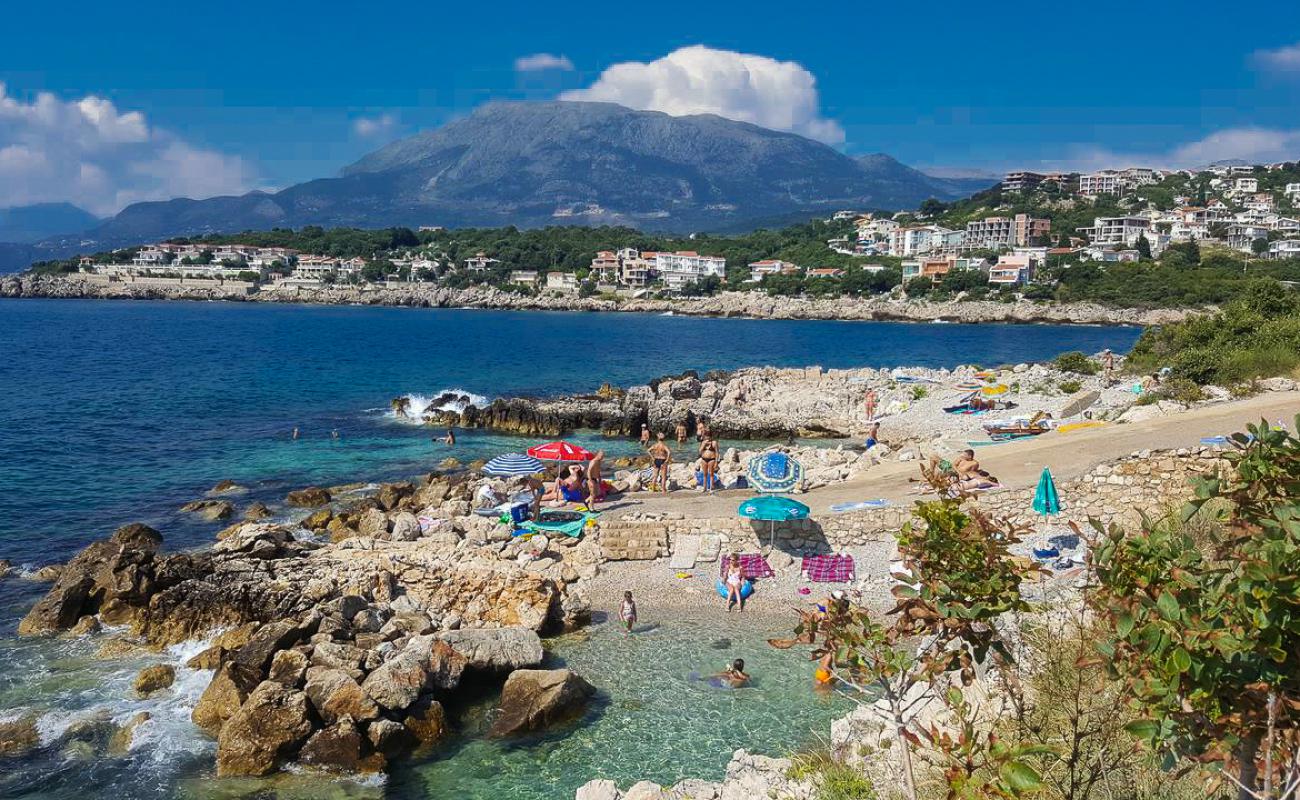 Photo de Plazica Petovica Zabio avec terrain rocheux de surface