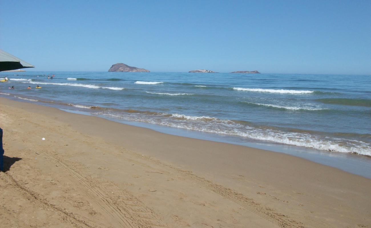 Photo de Plage Ras El-Ma avec sable lumineux de surface