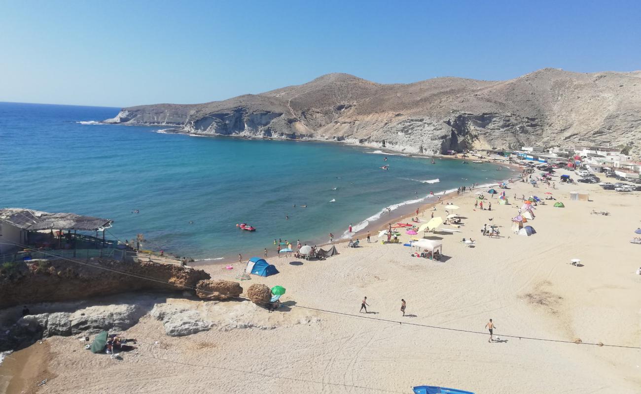 Photo de Playa Tcharrana avec sable lumineux de surface