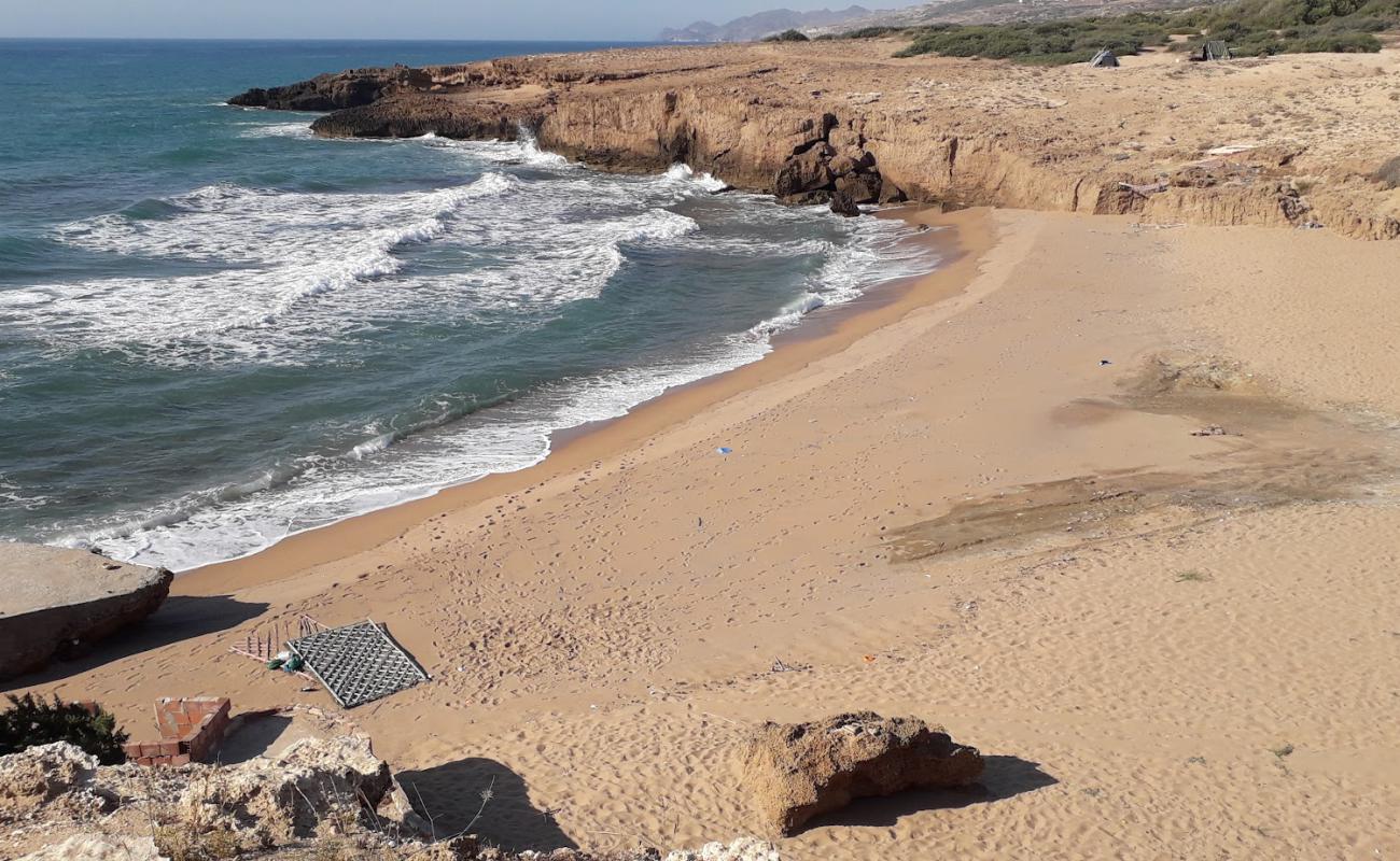 Photo de Plage Marsa Yawyan avec sable lumineux de surface