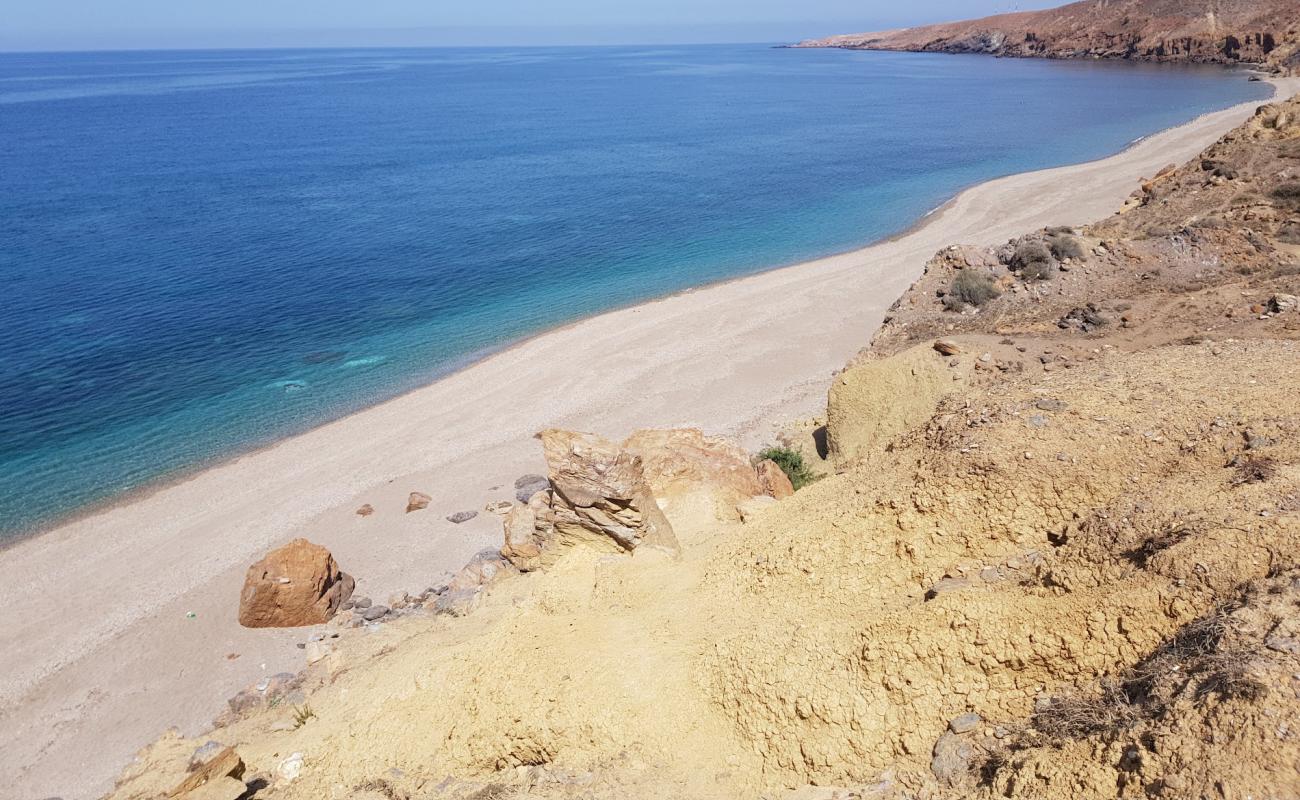 Photo de Boukhizzou beach avec caillou fin clair de surface