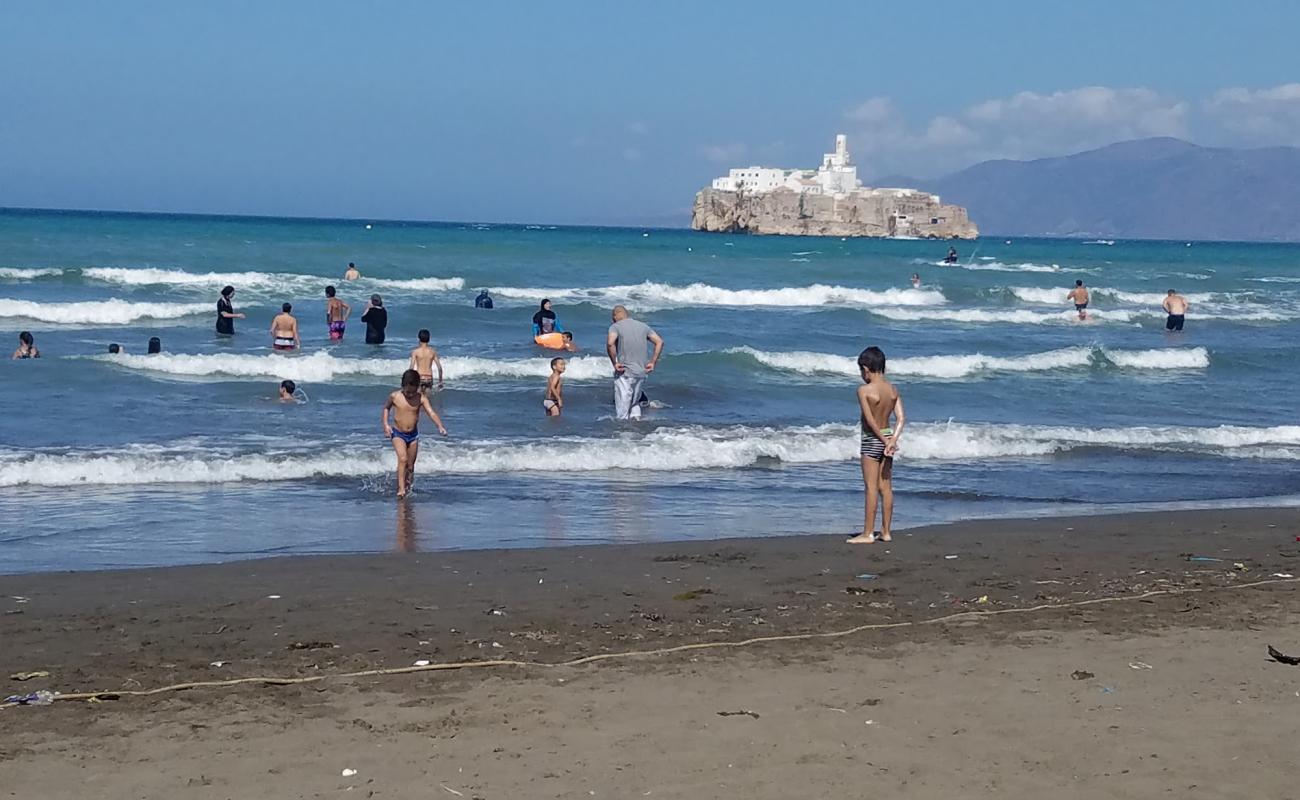 Photo de Plage Sfiha avec sable brun de surface