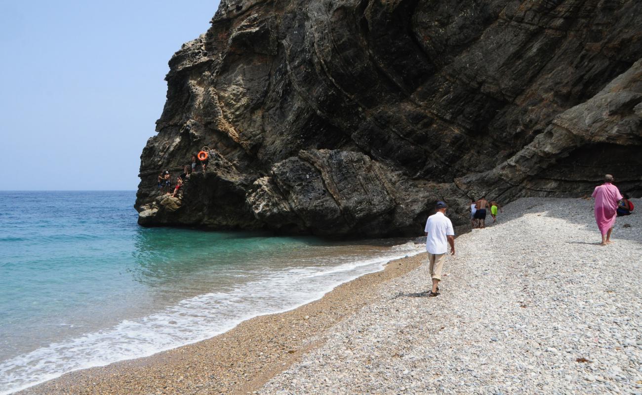 Photo de Tikkit beach avec caillou fin gris de surface