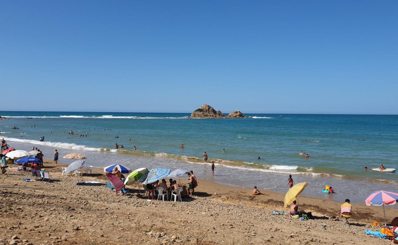 Photo de Plage Cala-Iris avec sable brun de surface