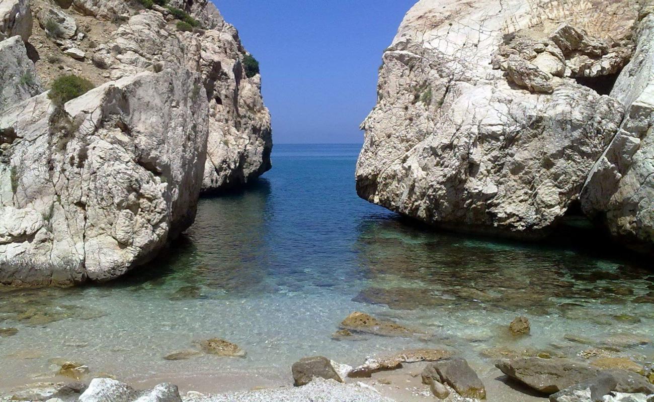 Photo de Plage de Monica avec roches de surface