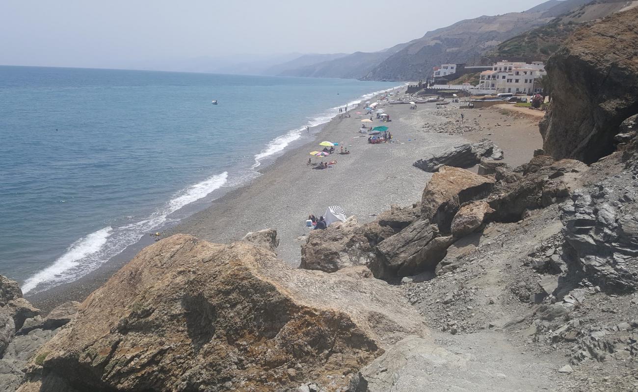 Photo de Plage Jnanich avec caillou gris de surface