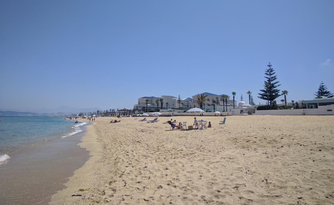 Photo de Plage de Marina Smir avec sable lumineux de surface