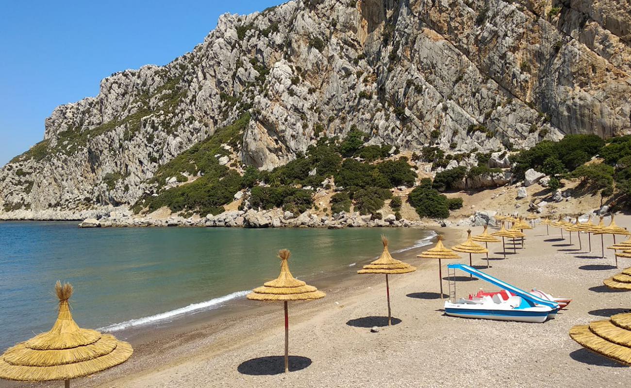 Photo de Oued El Marsa avec sable clair avec caillou de surface