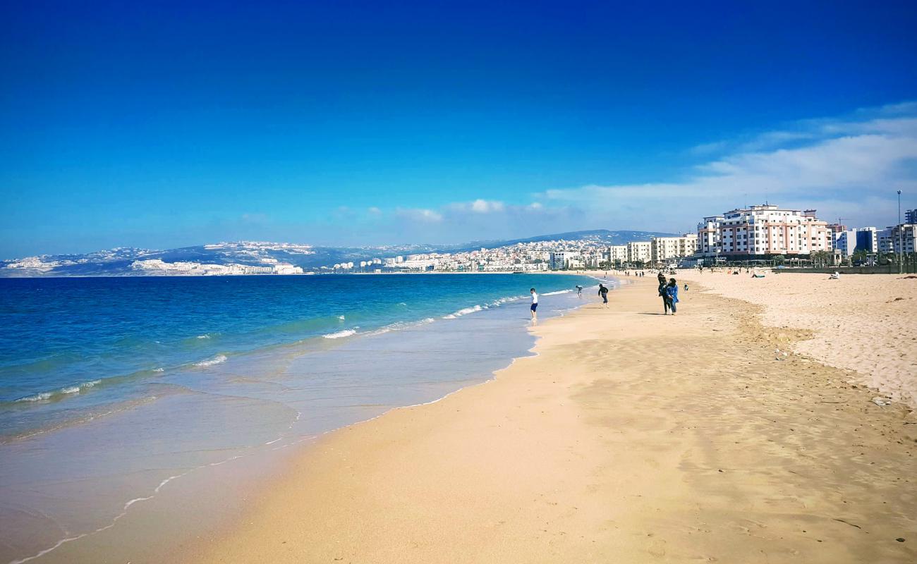 Photo de Plage de Tanger avec sable fin et lumineux de surface