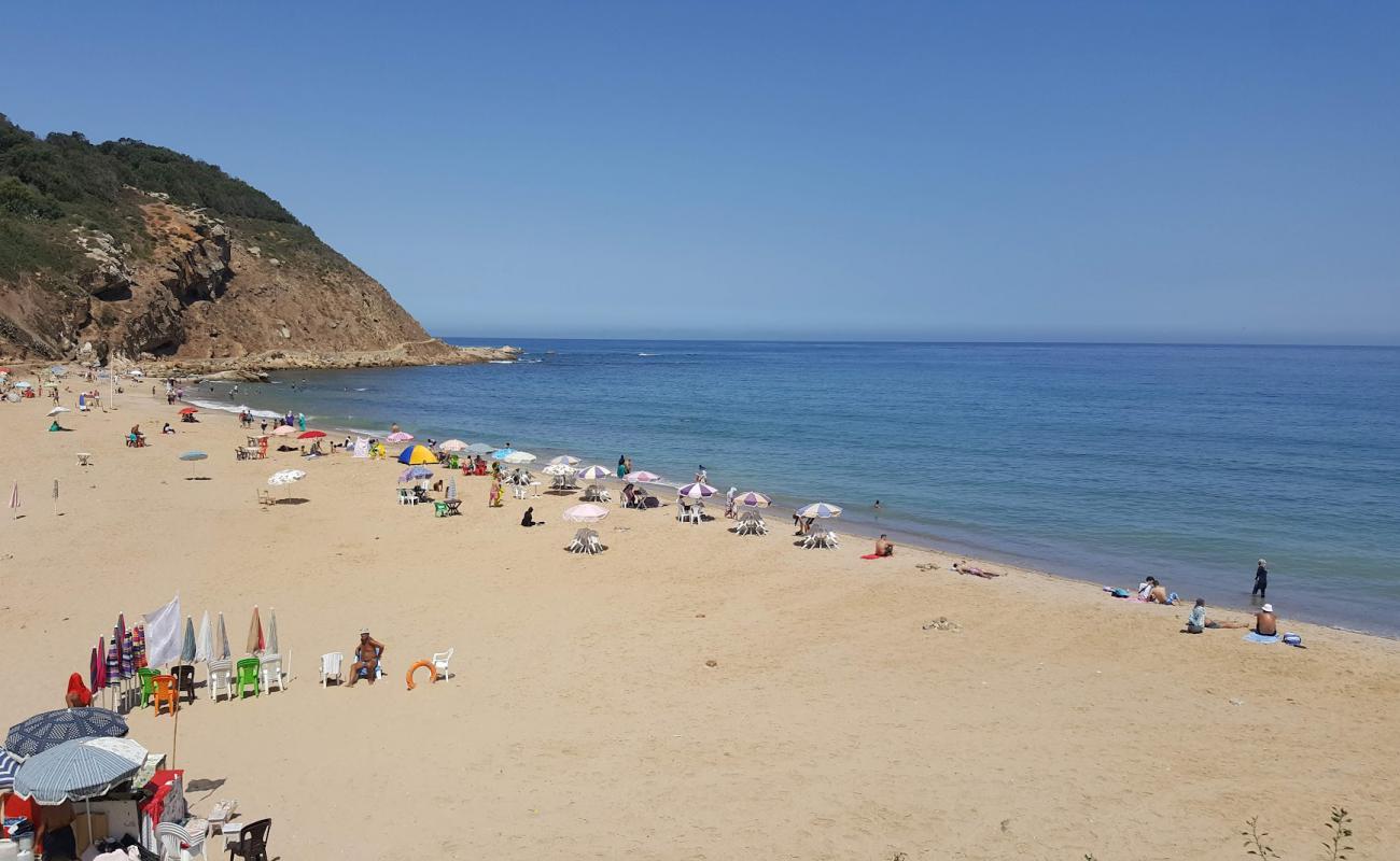 Photo de Merkala Beach avec sable lumineux de surface