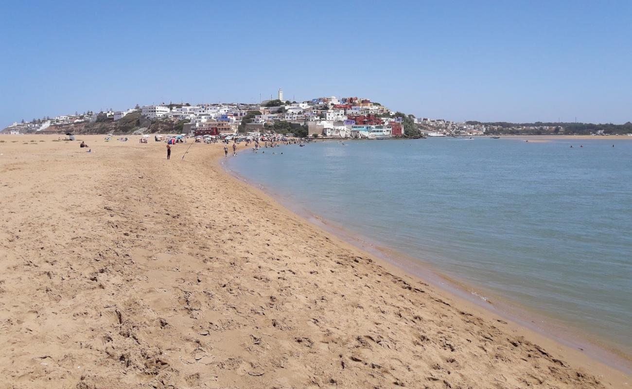 Photo de Moulay Bousselham beach avec sable beige fin de surface