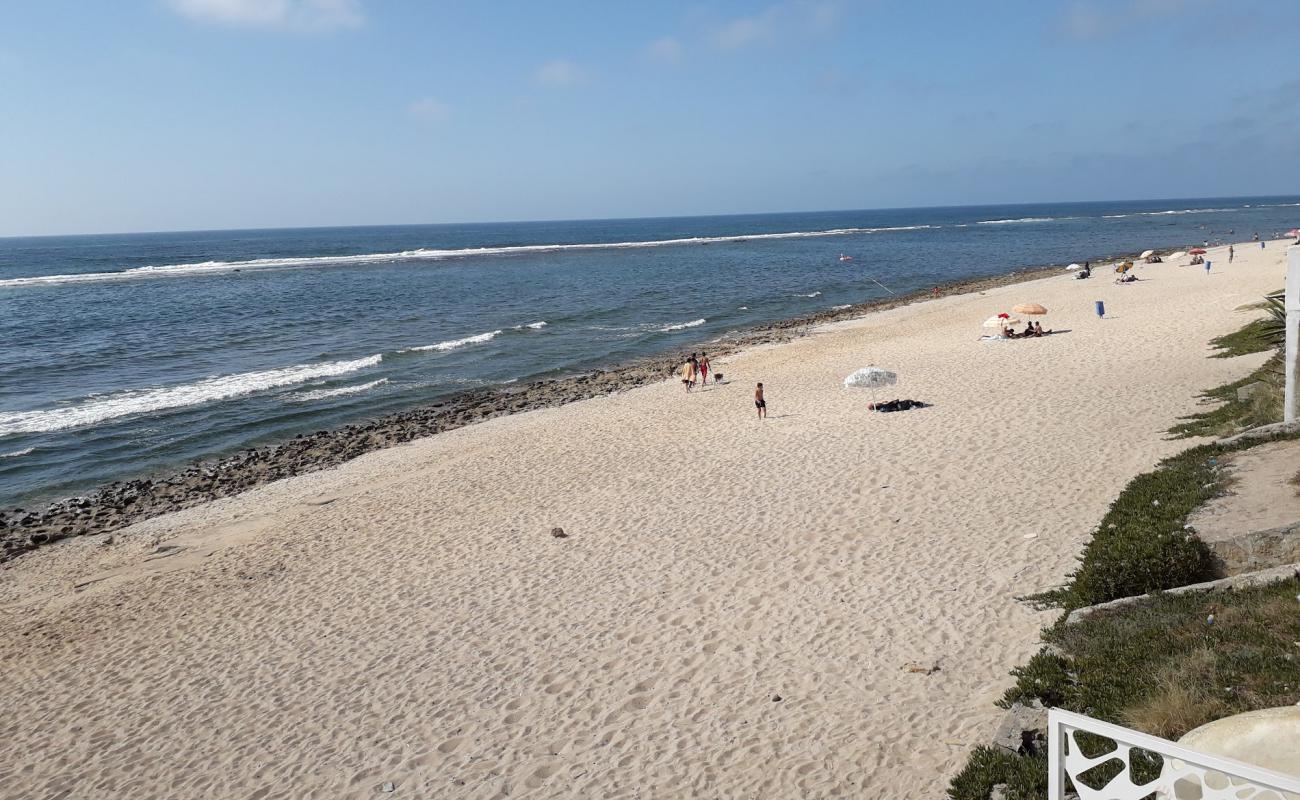 Photo de Plage Guy ville avec sable brillant et rochers de surface