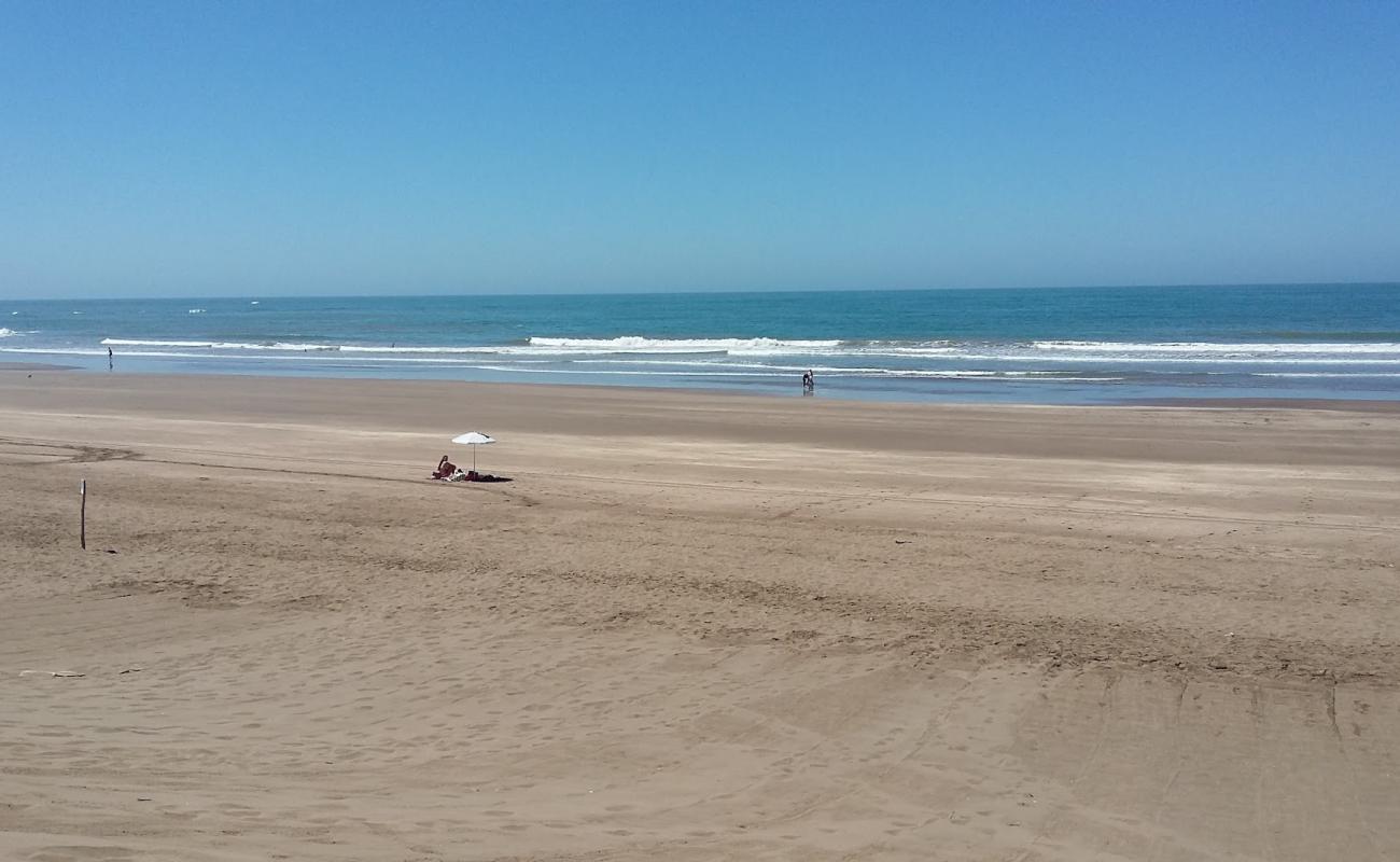 Photo de Plage Sidi Bounaime avec sable fin et lumineux de surface