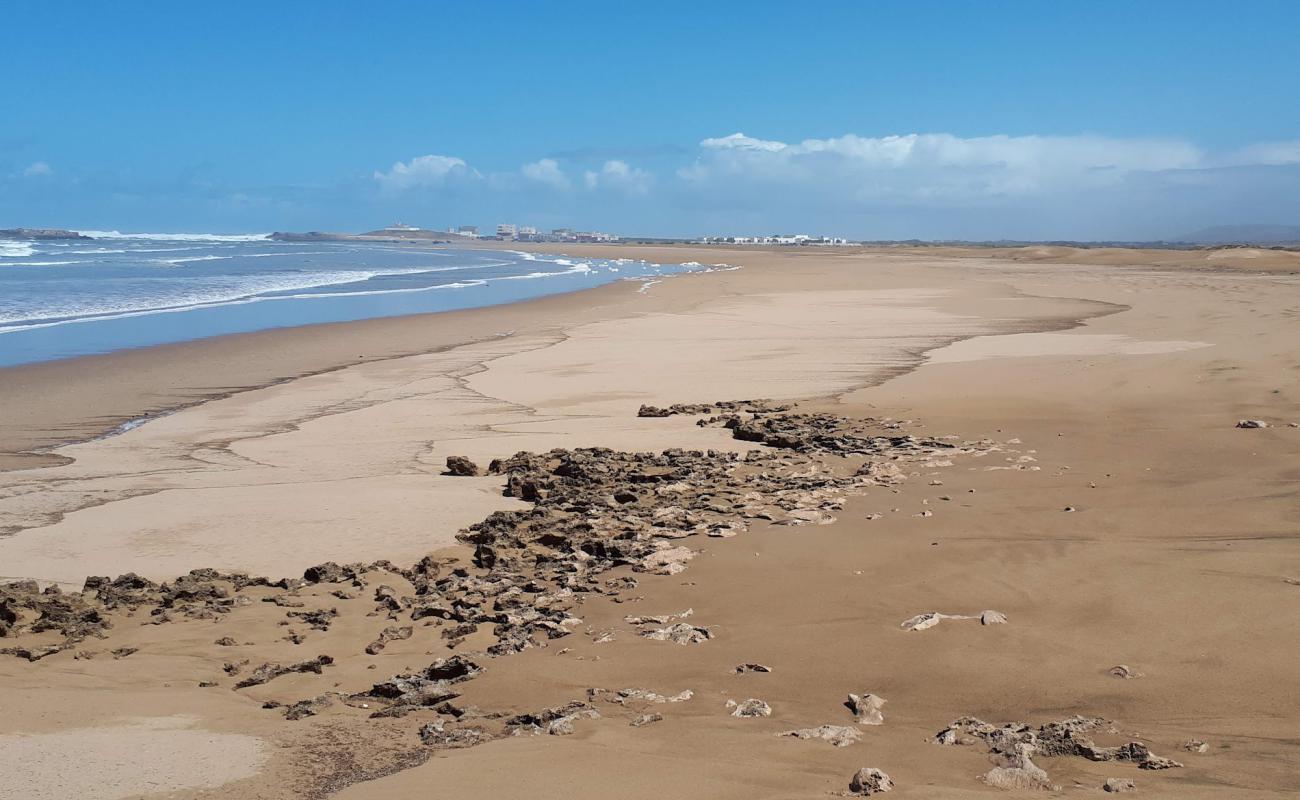 Photo de Plage Bhibeh avec sable fin et lumineux de surface