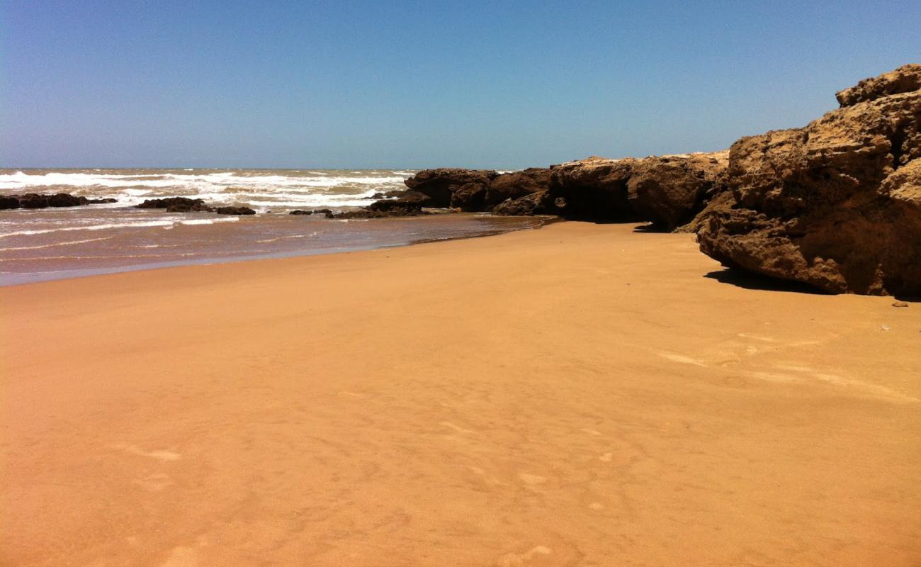 Photo de Plage Cap Sim avec sable fin et lumineux de surface