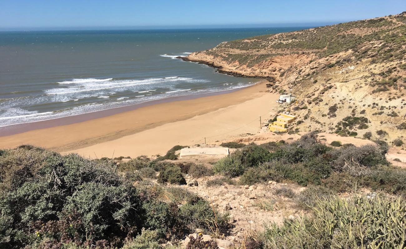 Photo de Plage Iftane avec sable fin et lumineux de surface