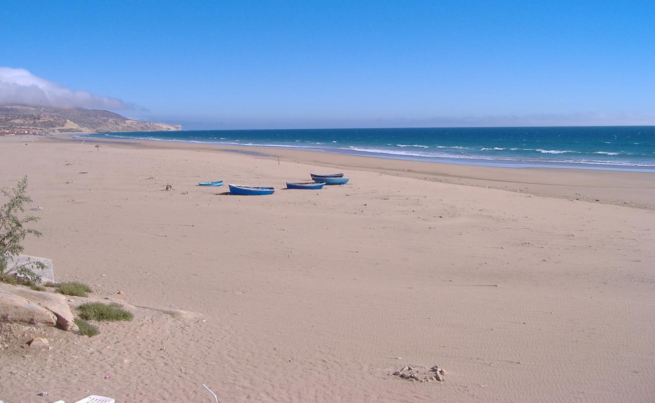 Photo de Plage Aghroud avec sable fin et lumineux de surface