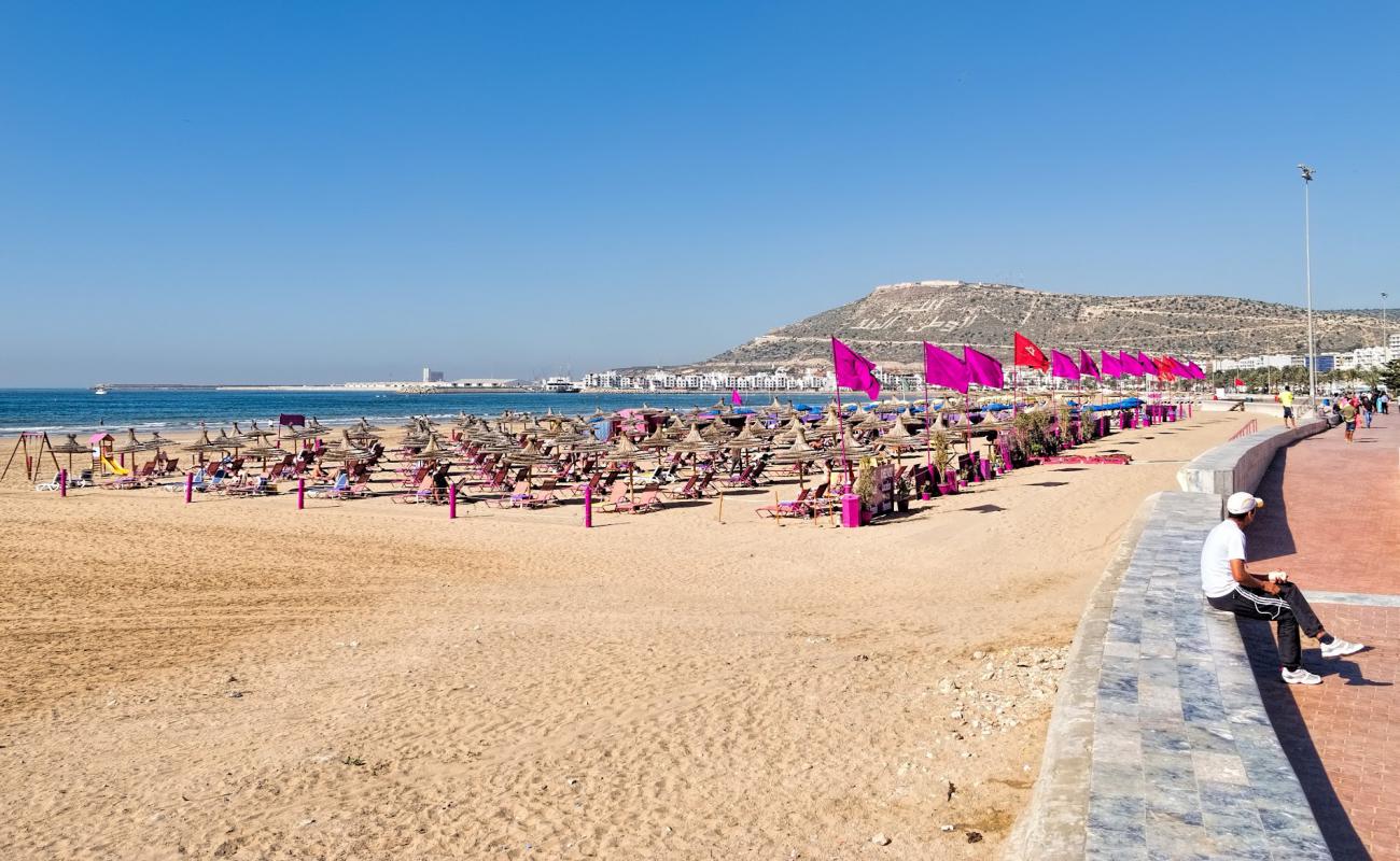 Photo de Plage d'Agadir avec sable fin et lumineux de surface