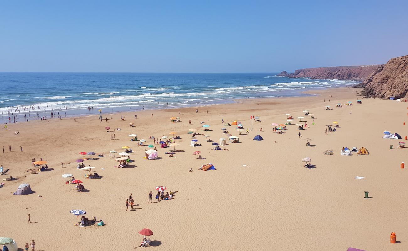 Photo de Plage Imin Turga avec sable fin et lumineux de surface