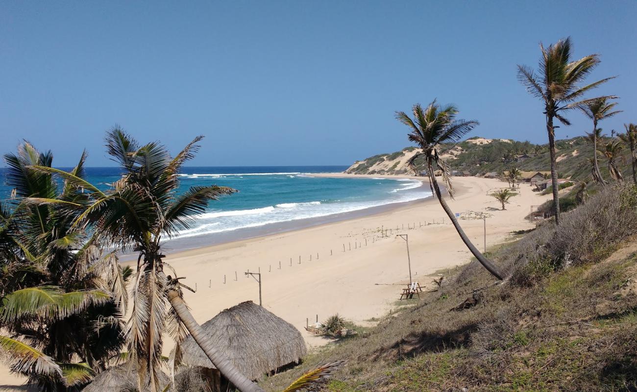 Photo de Praia de Jangamo avec sable fin et lumineux de surface