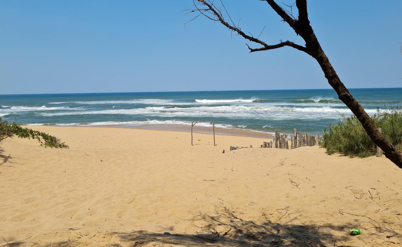 Photo de Praia Massano avec sable lumineux de surface