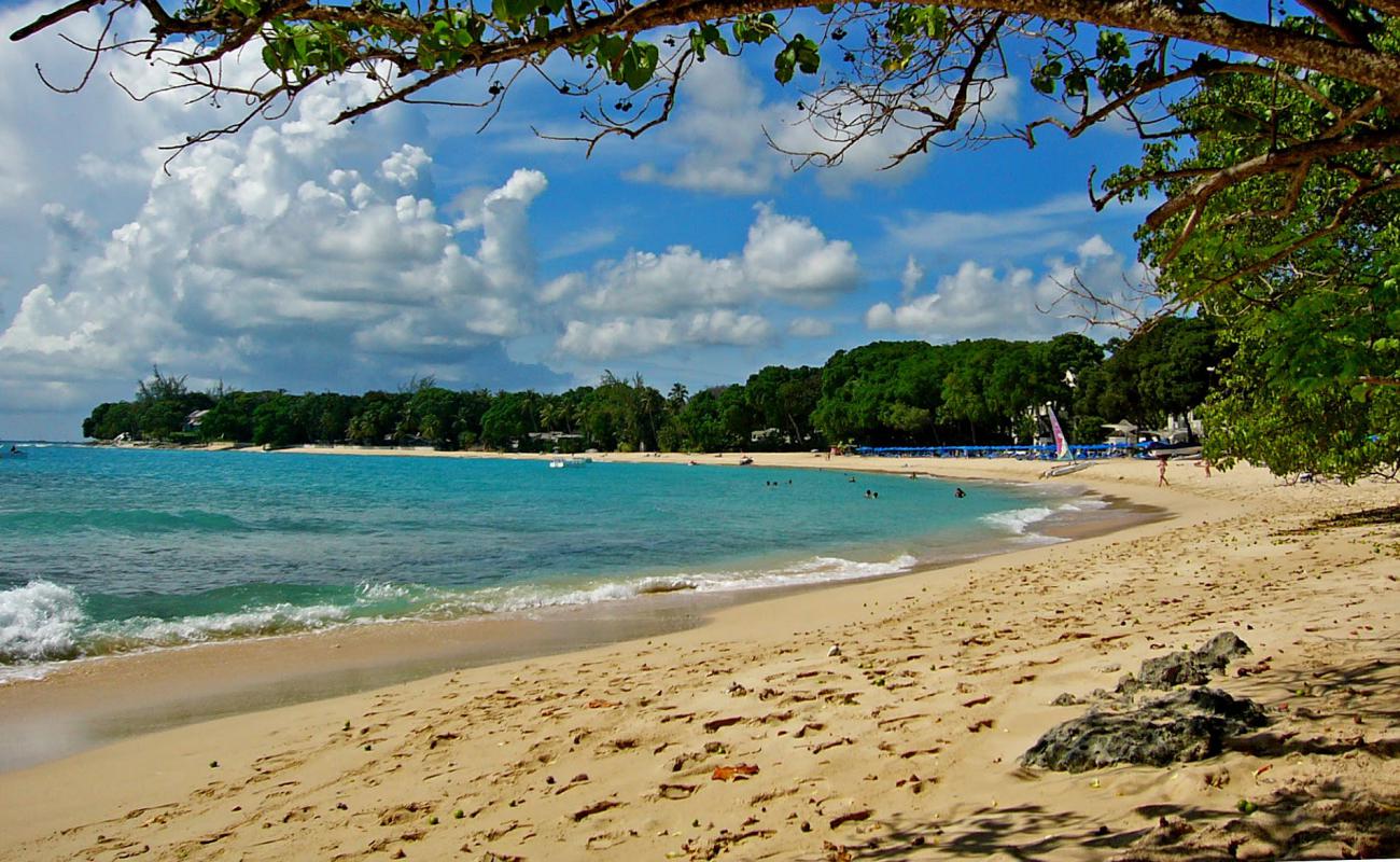 Photo de Sandy Lane beach avec sable fin et lumineux de surface