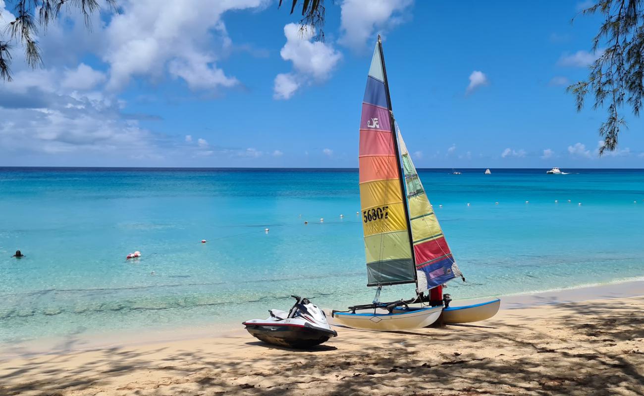 Photo de Mullins beach avec sable fin et lumineux de surface