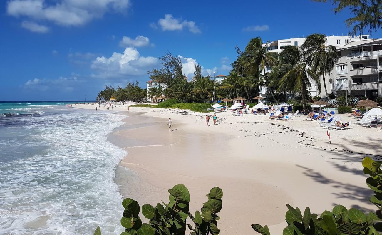 Photo de Plage Maxwell avec sable fin et lumineux de surface