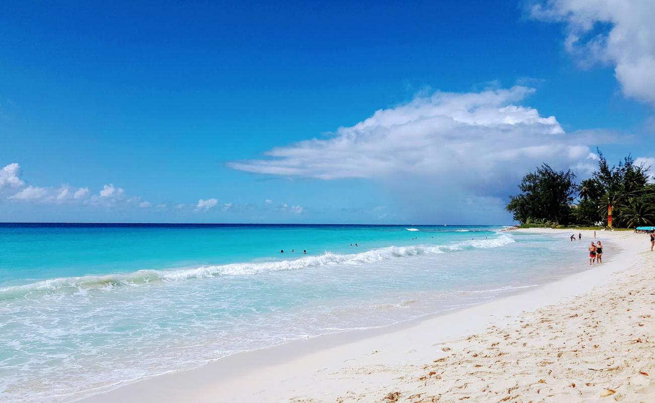 Photo de Plage de Rockley avec sable fin et lumineux de surface