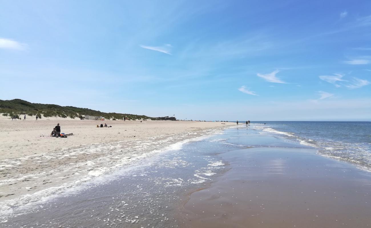 Photo de Renesse Beach avec sable beige de surface