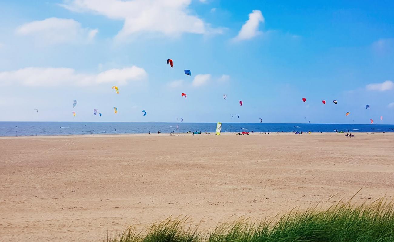Photo de Strand bij Ouddorp avec sable beige de surface