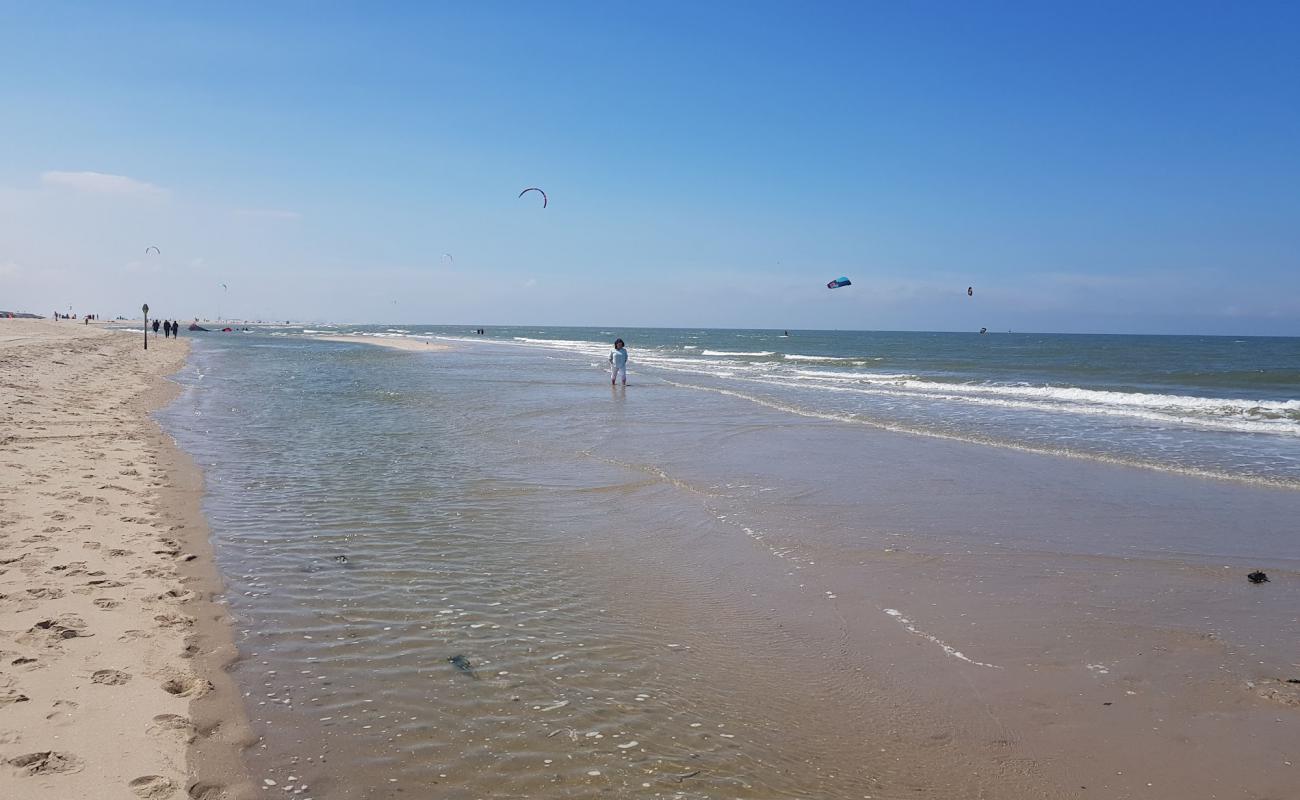 Photo de Plage de Kijkduin avec sable lumineux de surface