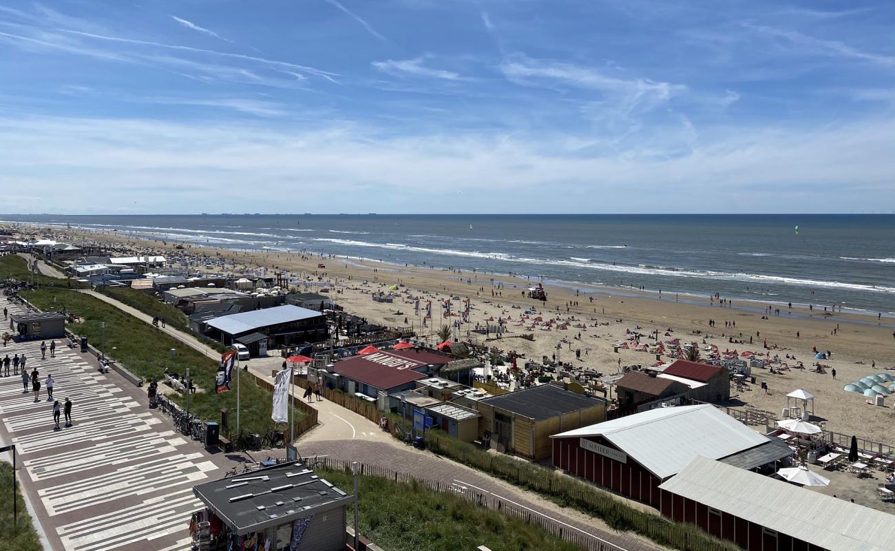 Photo de Plage de Zandvoort avec sable lumineux de surface