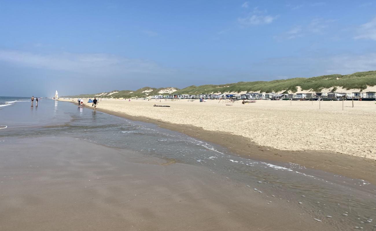 Photo de Egmond aan Zee avec sable lumineux de surface