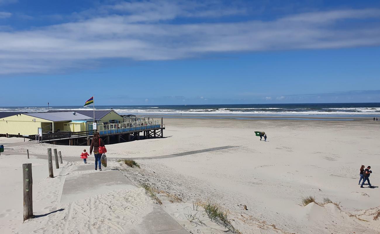 Photo de Oosterend Strand avec sable beige de surface