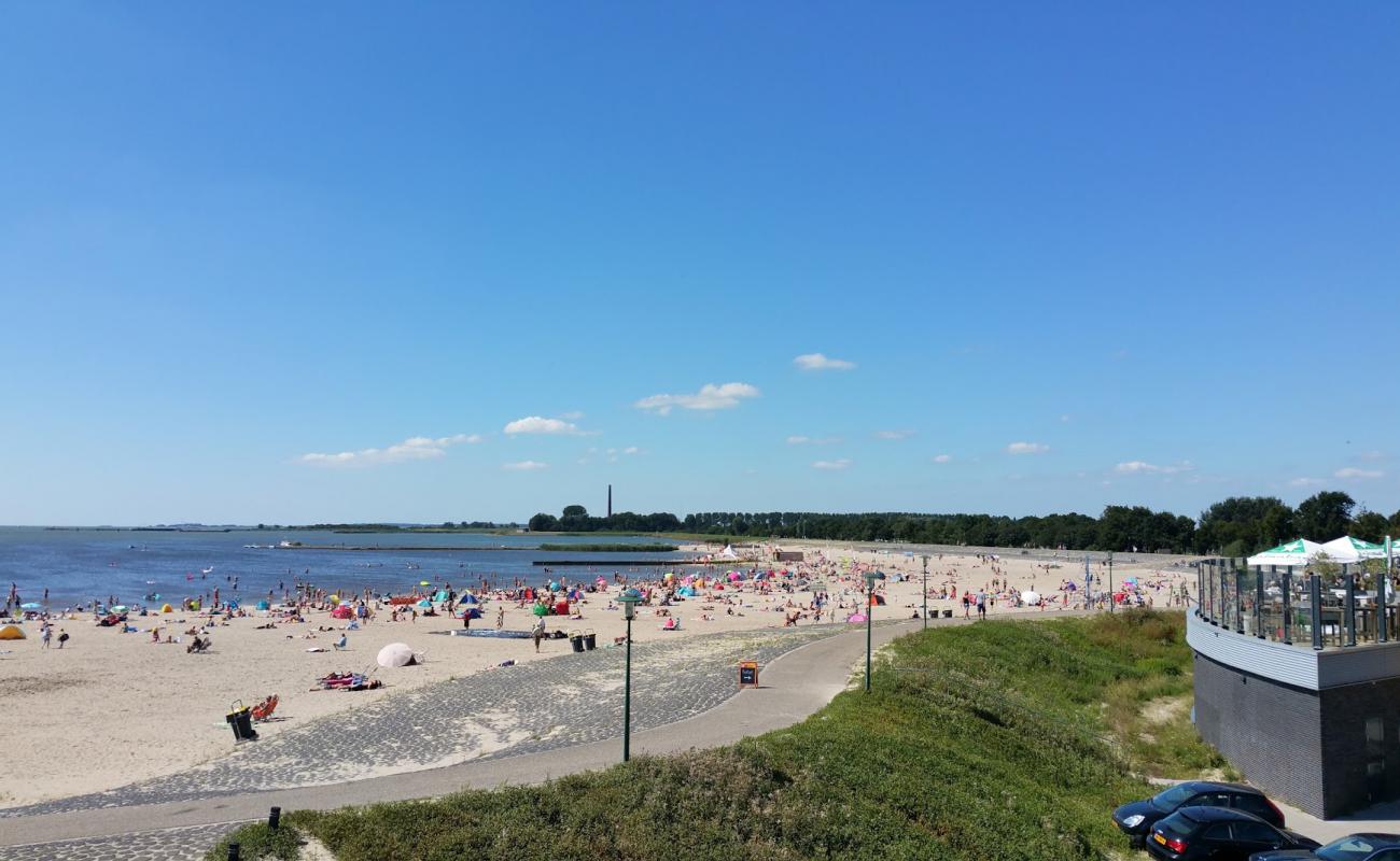 Photo de Lemmer strand avec sable beige de surface