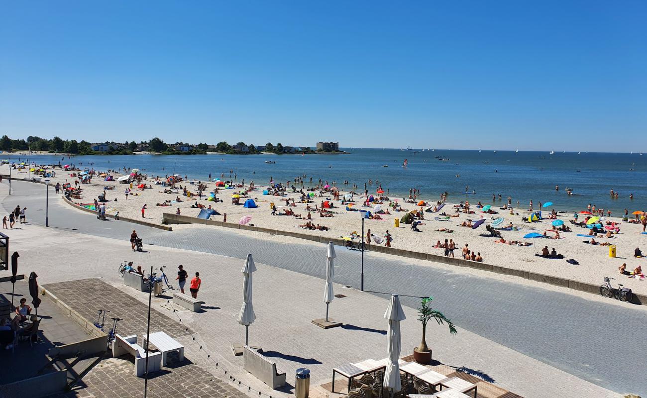 Photo de Makkum strand avec sable lumineux de surface