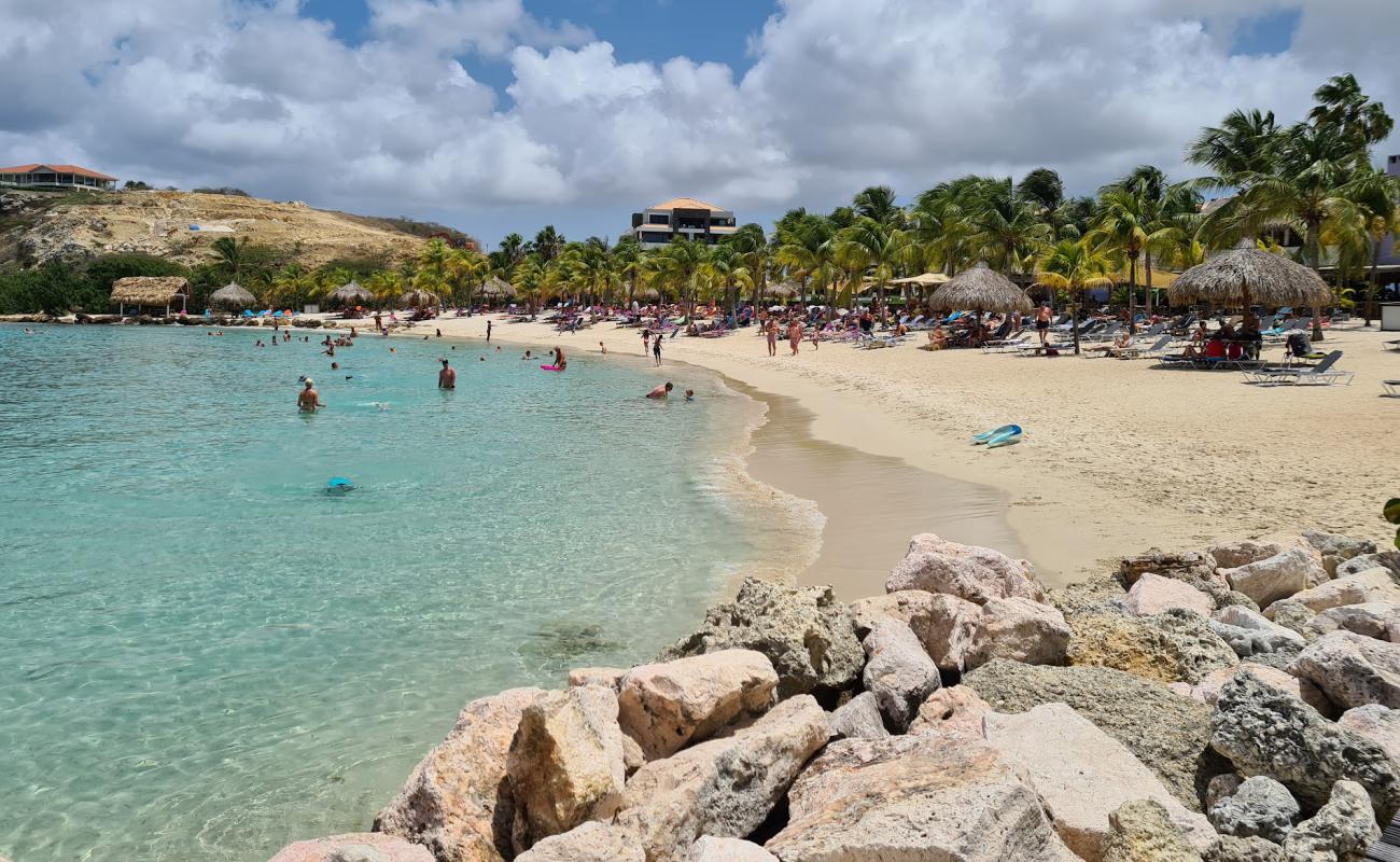 Photo de Plage de Blue Bay à Curaçao avec sable lumineux de surface