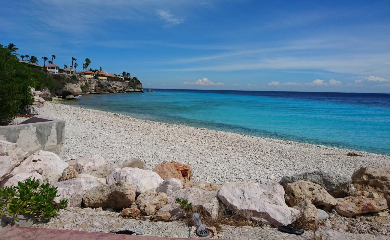 Photo de Karakter beach avec galets beige de surface
