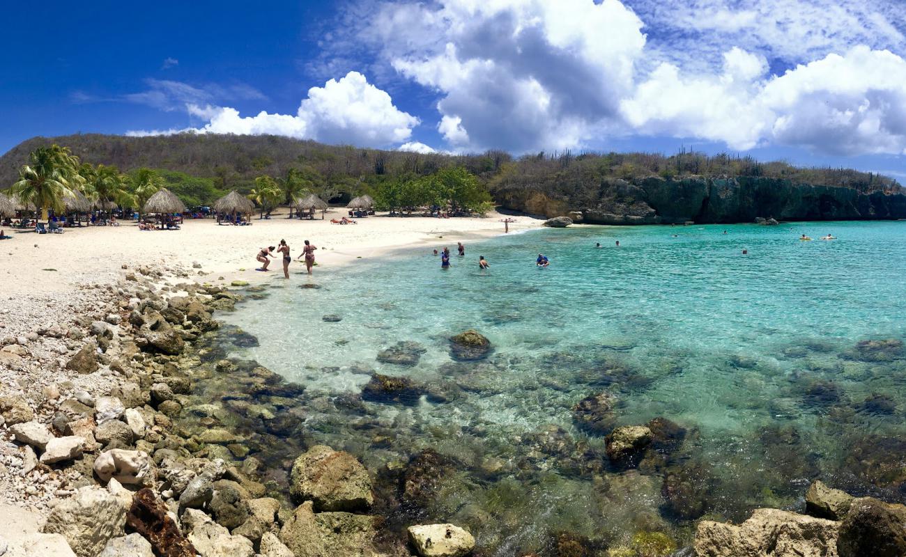 Photo de Plage de Daaibooi avec sable beige de surface