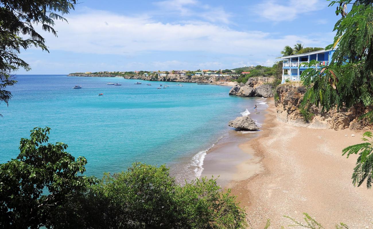 Photo de Playa Forti avec sable beige & galets de surface