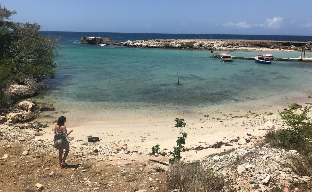 Photo de Playa Kanoa avec sable beige & galets de surface
