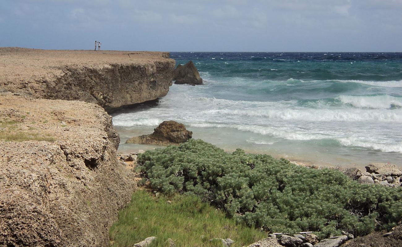 Photo de Matividiri beach avec sable brillant et rochers de surface