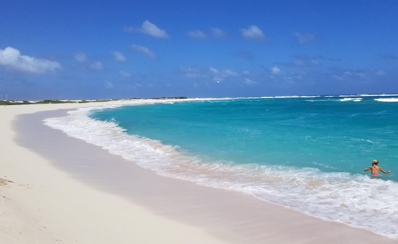 Photo de Grapefield beach avec sable beige de surface