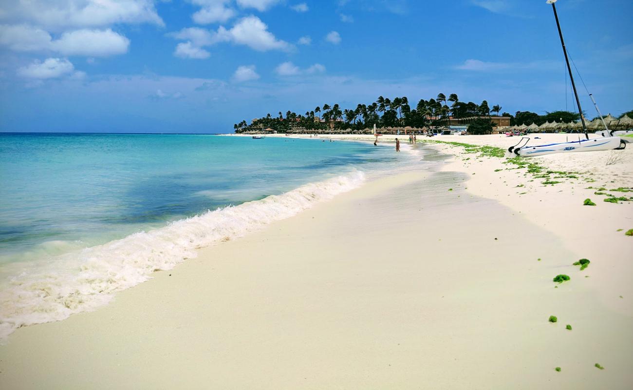 Photo de Divi beach avec sable fin blanc de surface