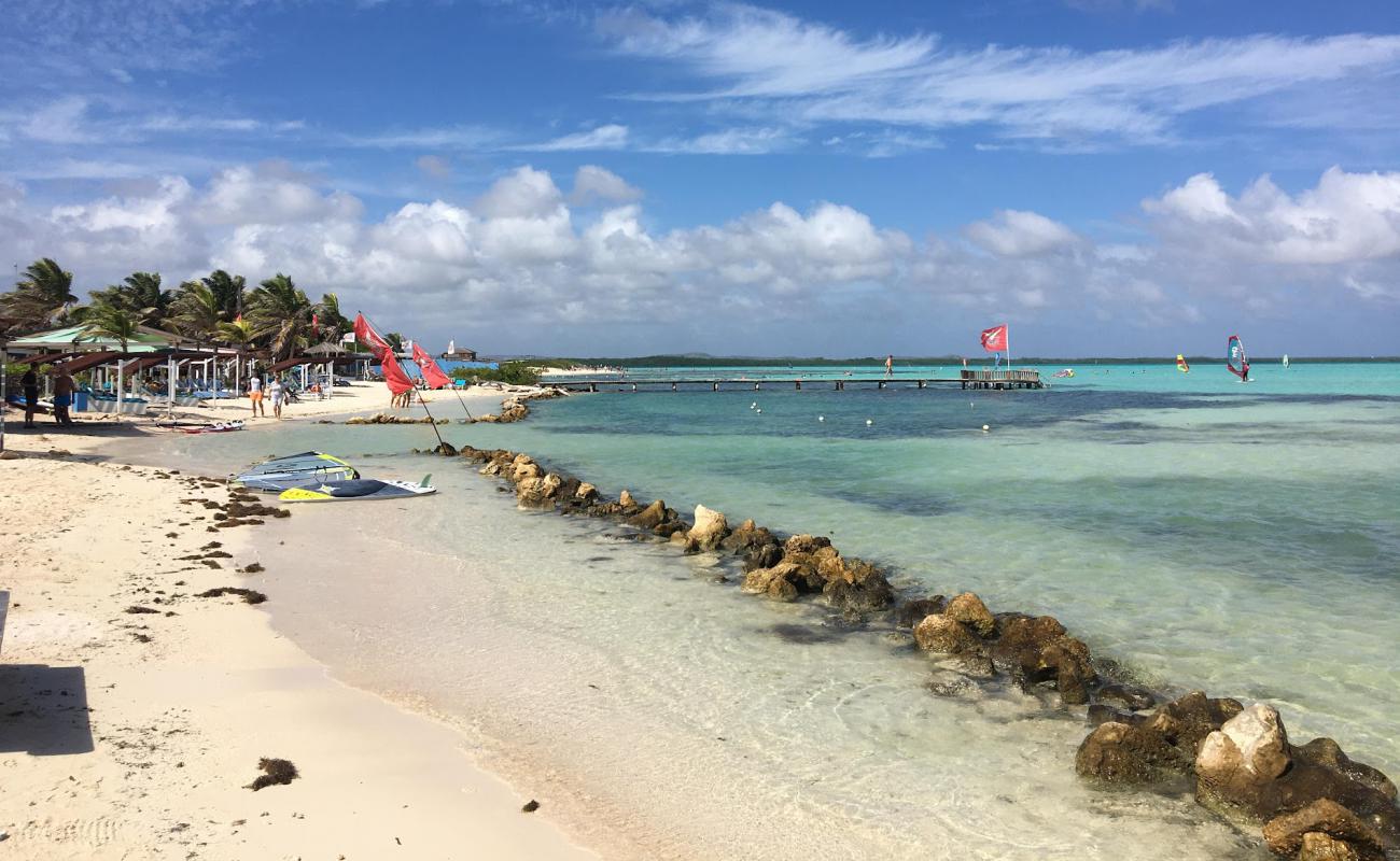 Photo de Sorobon Beach avec sable beige de surface