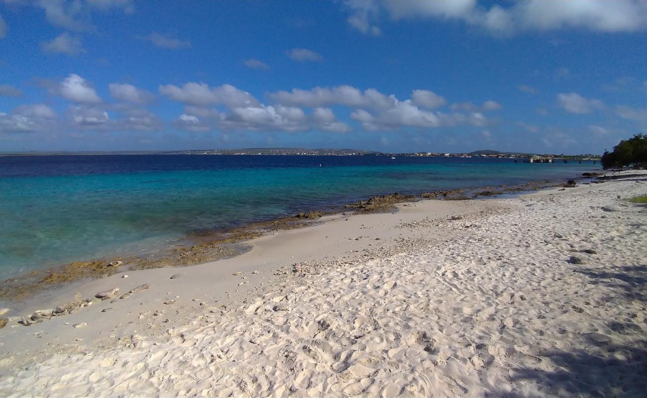 Photo de Palu di Mangel Beach avec sable beige & pierres de surface