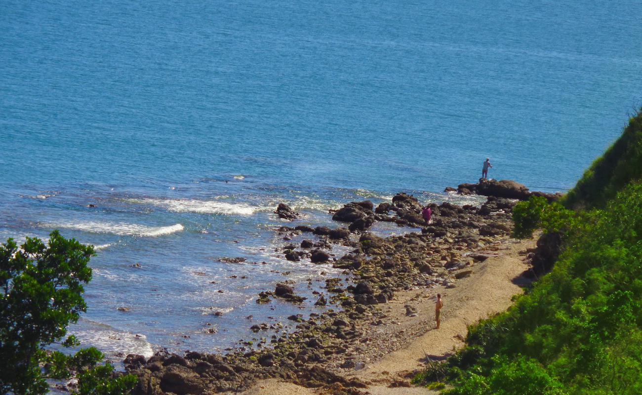 Photo de Noumea Nudist Beach avec sable brillant et rochers de surface